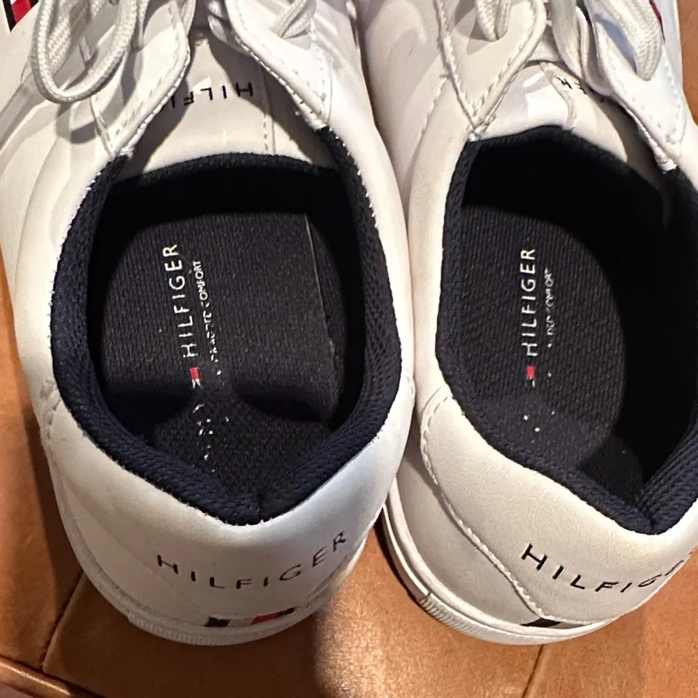 Tommy Hilfiger Men's Classic White Sneakers - Picture 5 of 13